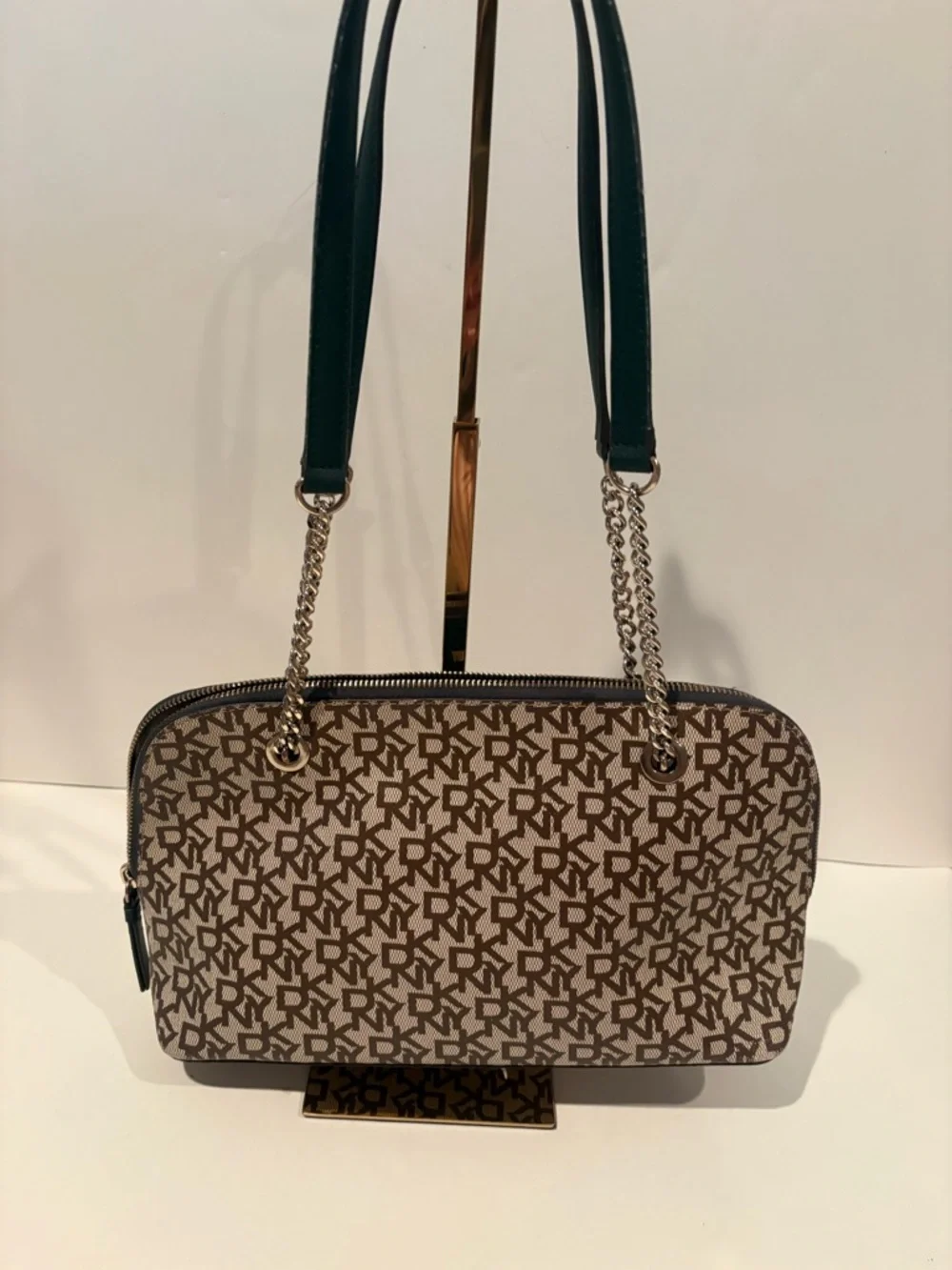 Dkny brown logo